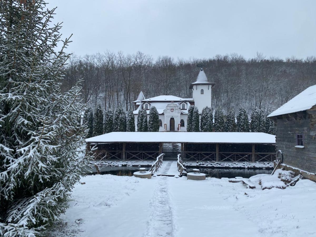 Готельний Комплекс Трапезна Subbotiv Exterior photo