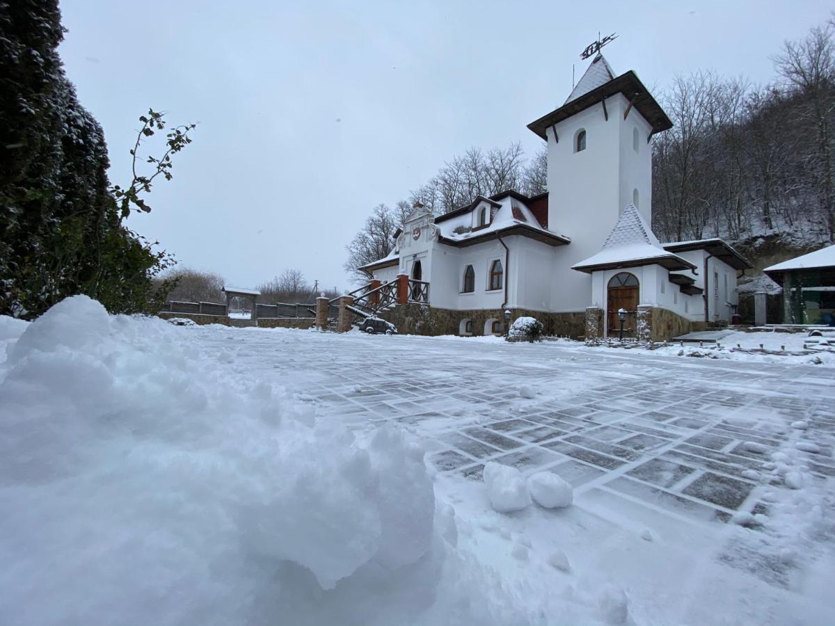 Готельний Комплекс Трапезна Subbotiv Exterior photo