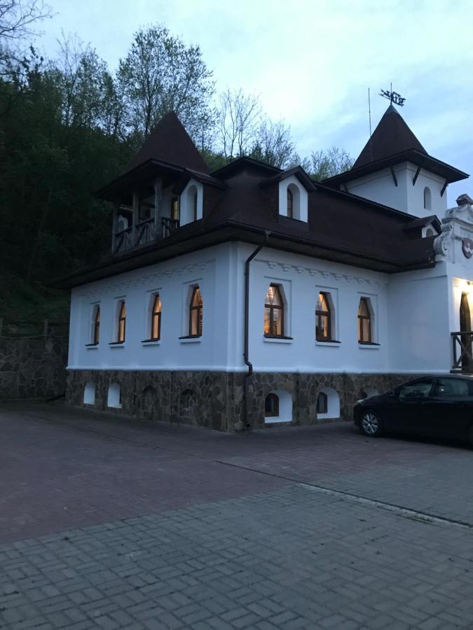 Готельний Комплекс Трапезна Subbotiv Exterior photo