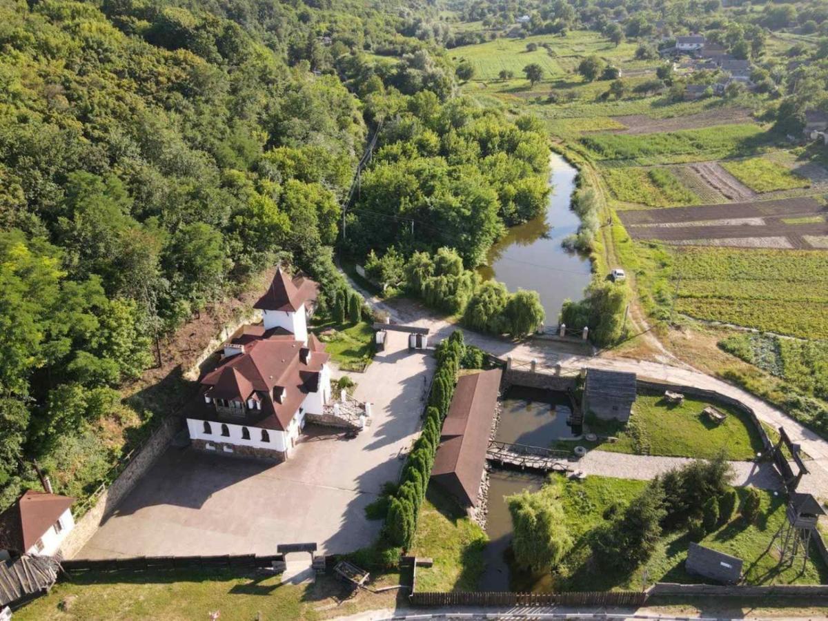 Готельний Комплекс Трапезна Subbotiv Exterior photo